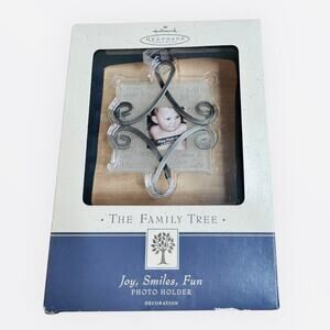Hallmark Keepsake Ornament "The Family Tree" Photo Holder 2002